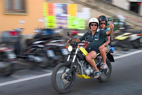 Włochy-Italia. Toscana-Toskania, skutery na ulicach Monte Argentario.